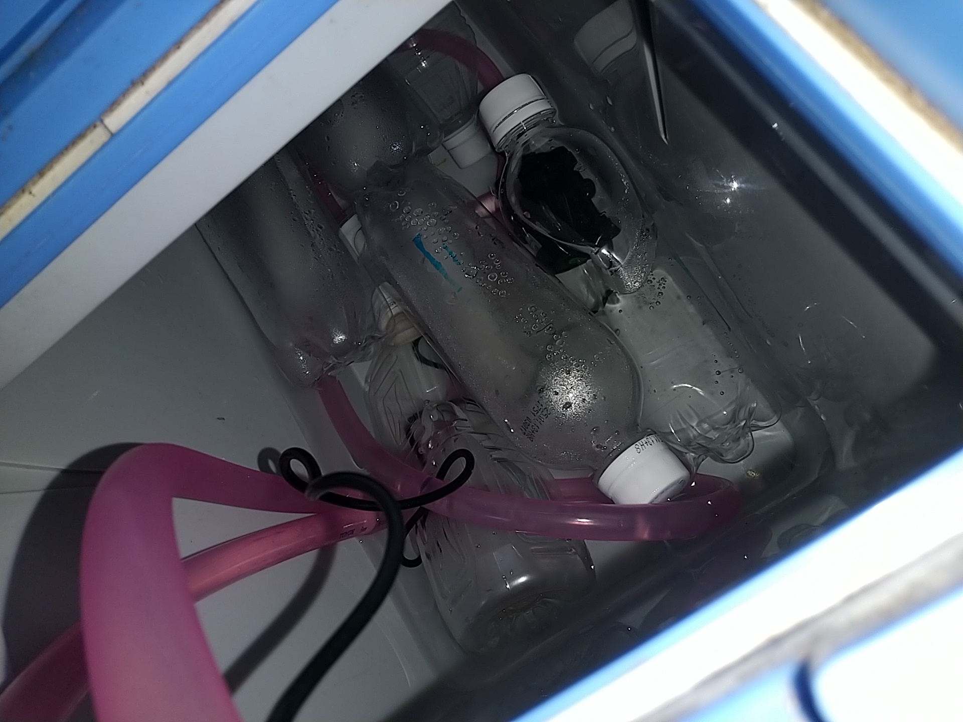 クーラーボックス内部